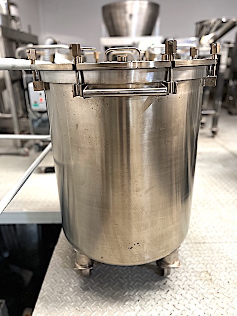 TANQUE PARA PRESION  ACERO INOXIDABLE 220 LITROS USADOS